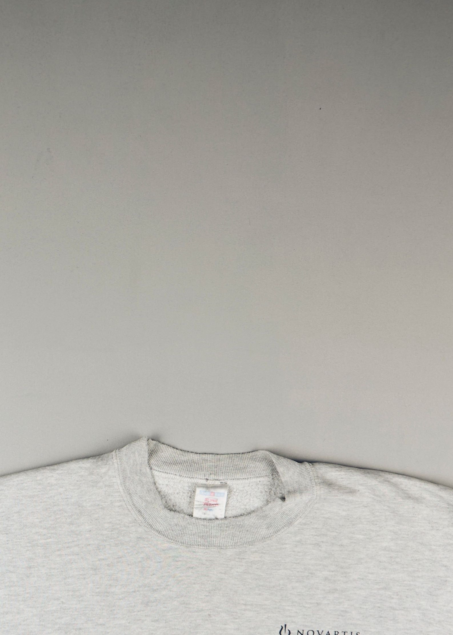 - Sweatshirt (XL)