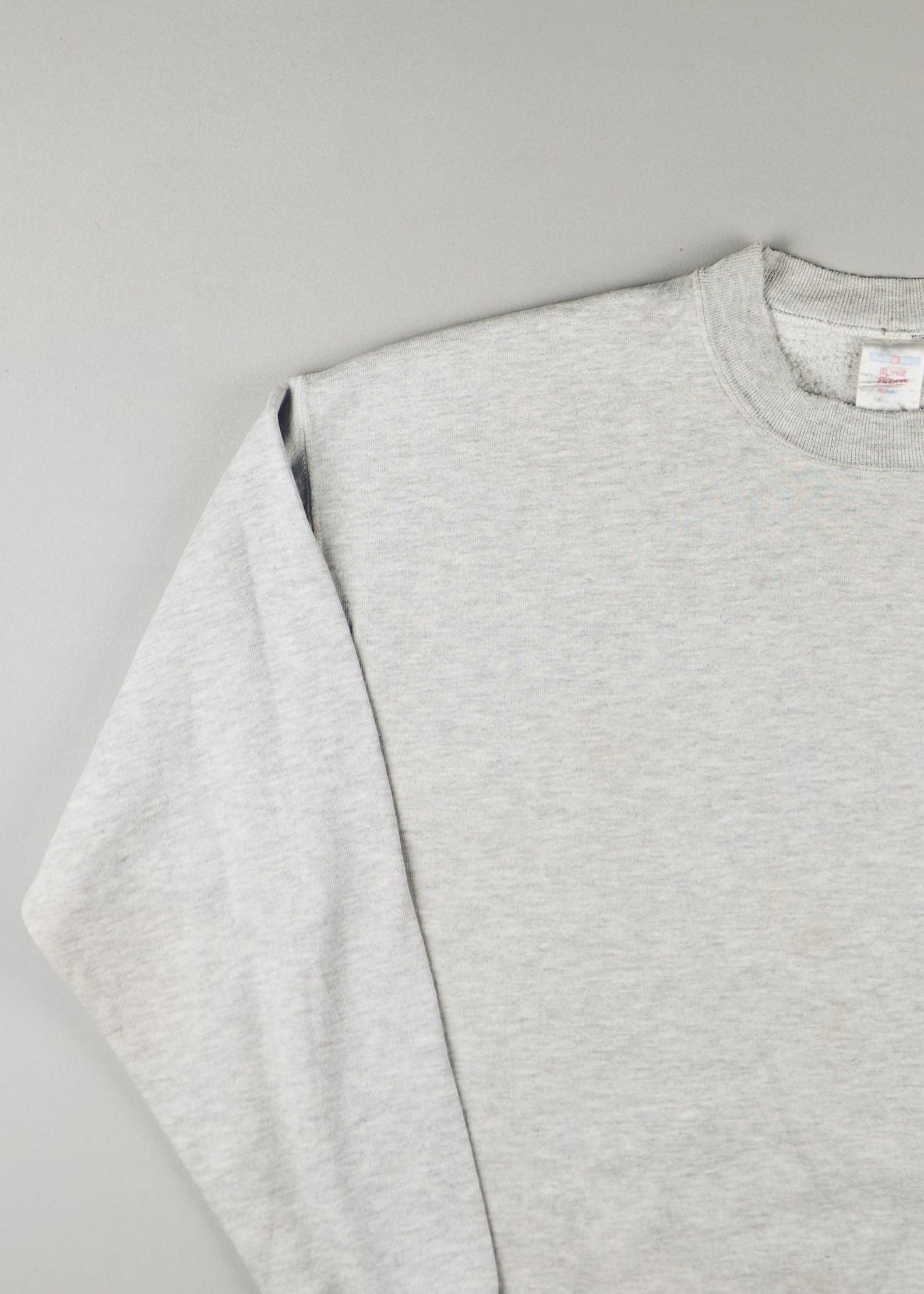 - Sweatshirt (XL)