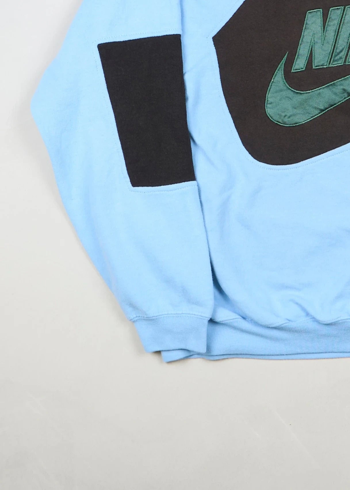 Nike - Sweatshirt (M) Bottom Left