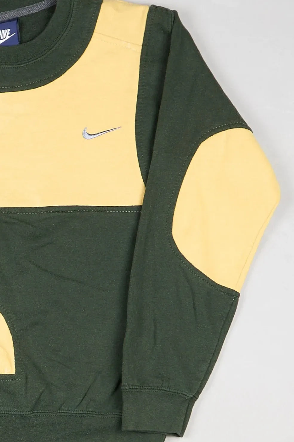 Nike - Renewed Sweatshirt (S) Right