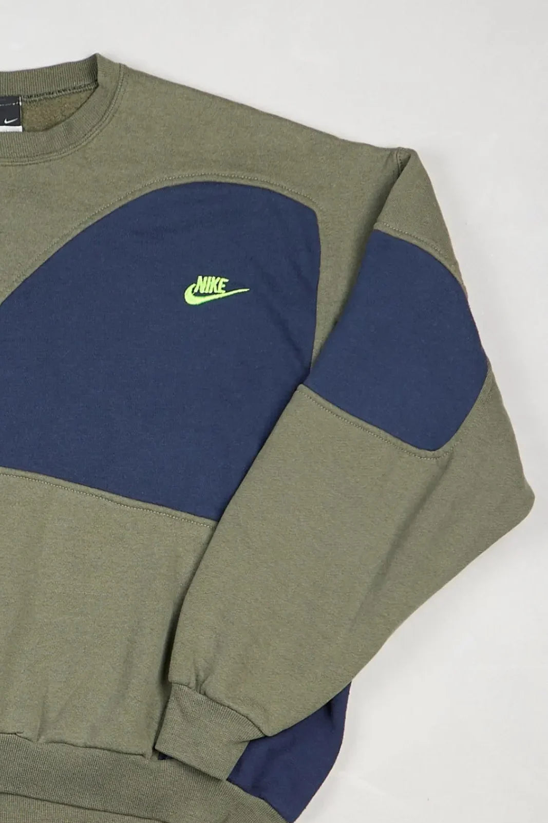 Nike - Sweatshirt (L) Right