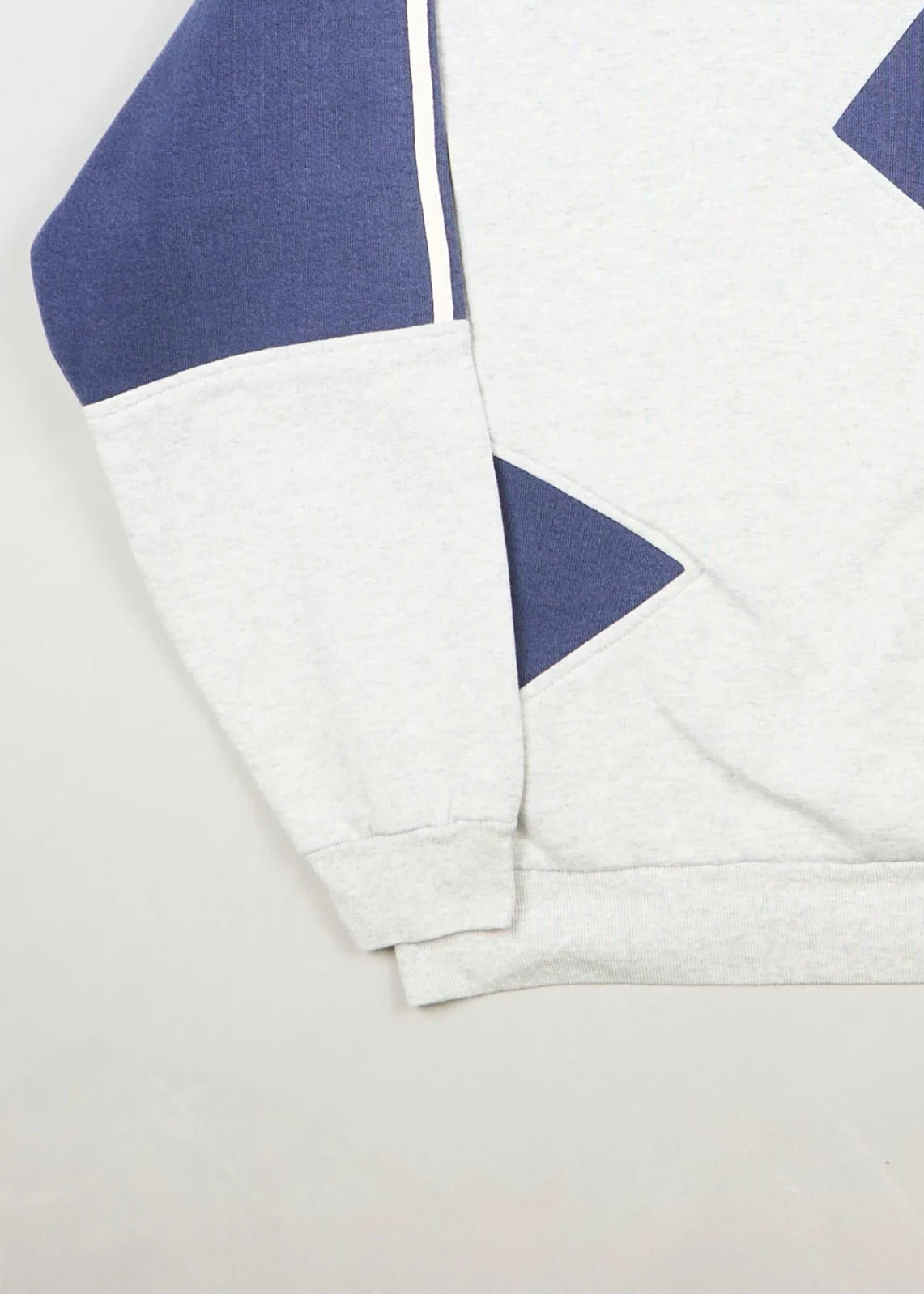 Adidas - Sweatshirt (M) Bottom Left