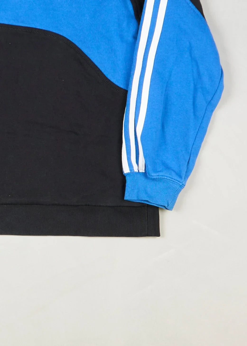 Adidas - Hoodie (M) Bottom Right