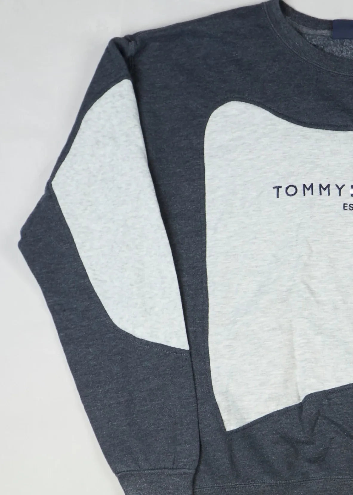 Tommy Hilfiger - Sweatshirt (L) Left