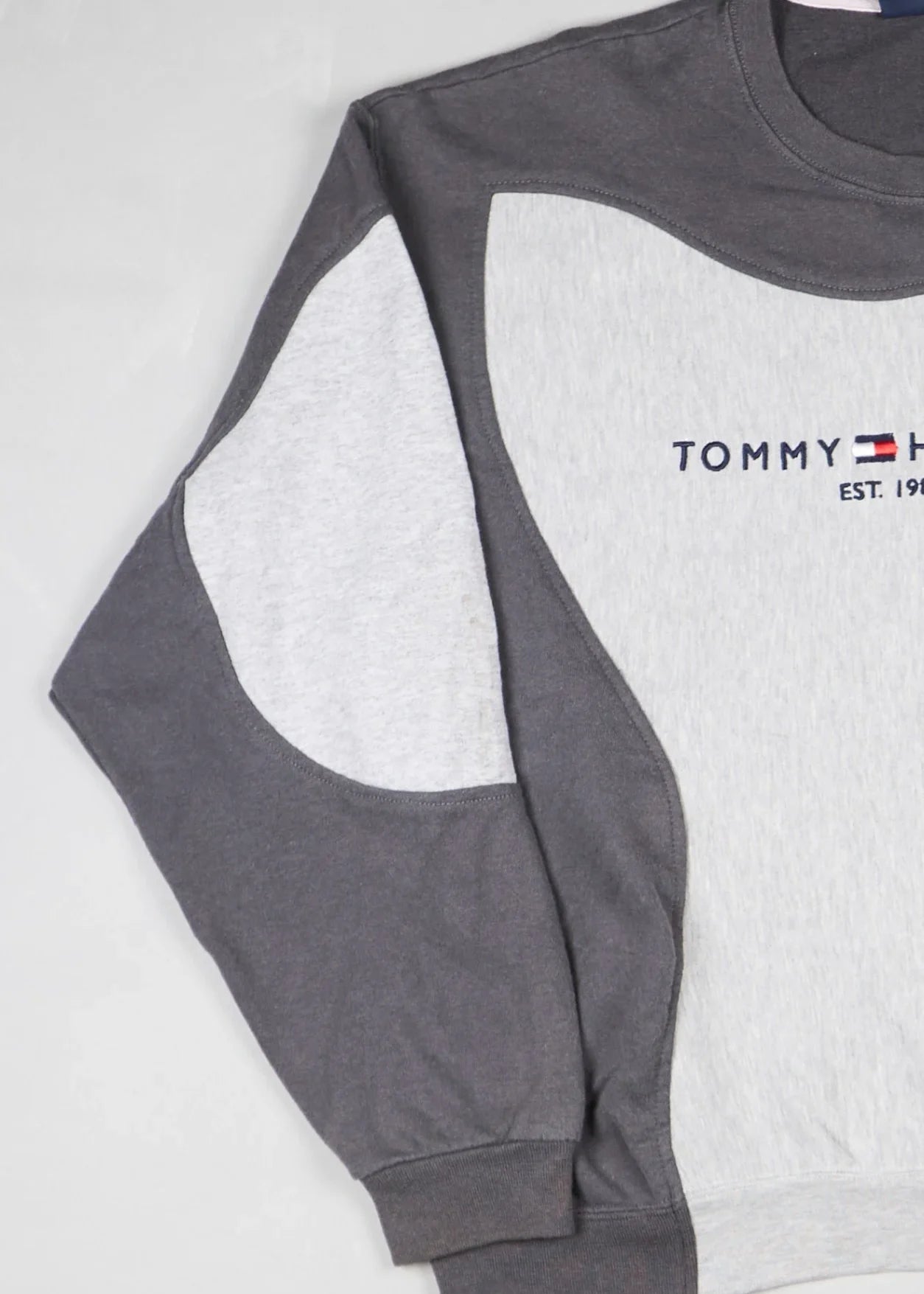 Tommy Hilfiger - Sweatshirt (L) Left