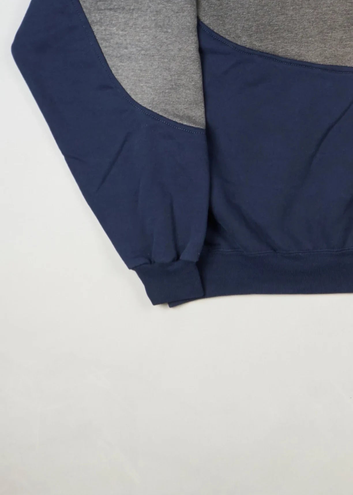 Champion - Sweatshirt (L) Bottom Left