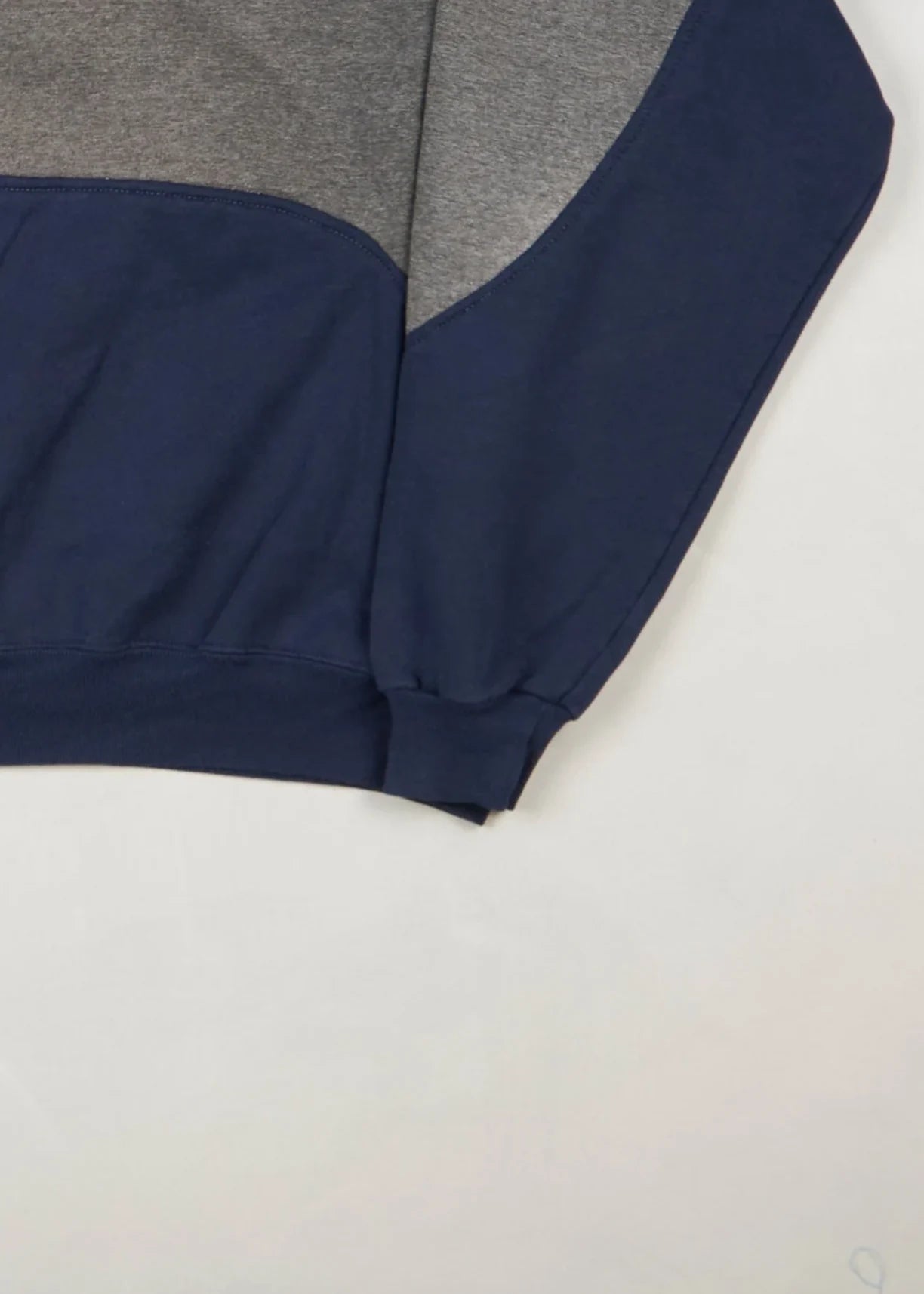 Champion - Sweatshirt (L) Bottom Right