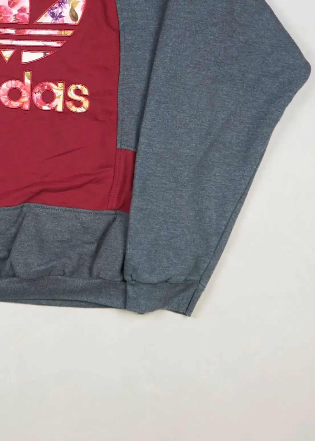 Adidas - Sweatshirt (L) Bottom Right