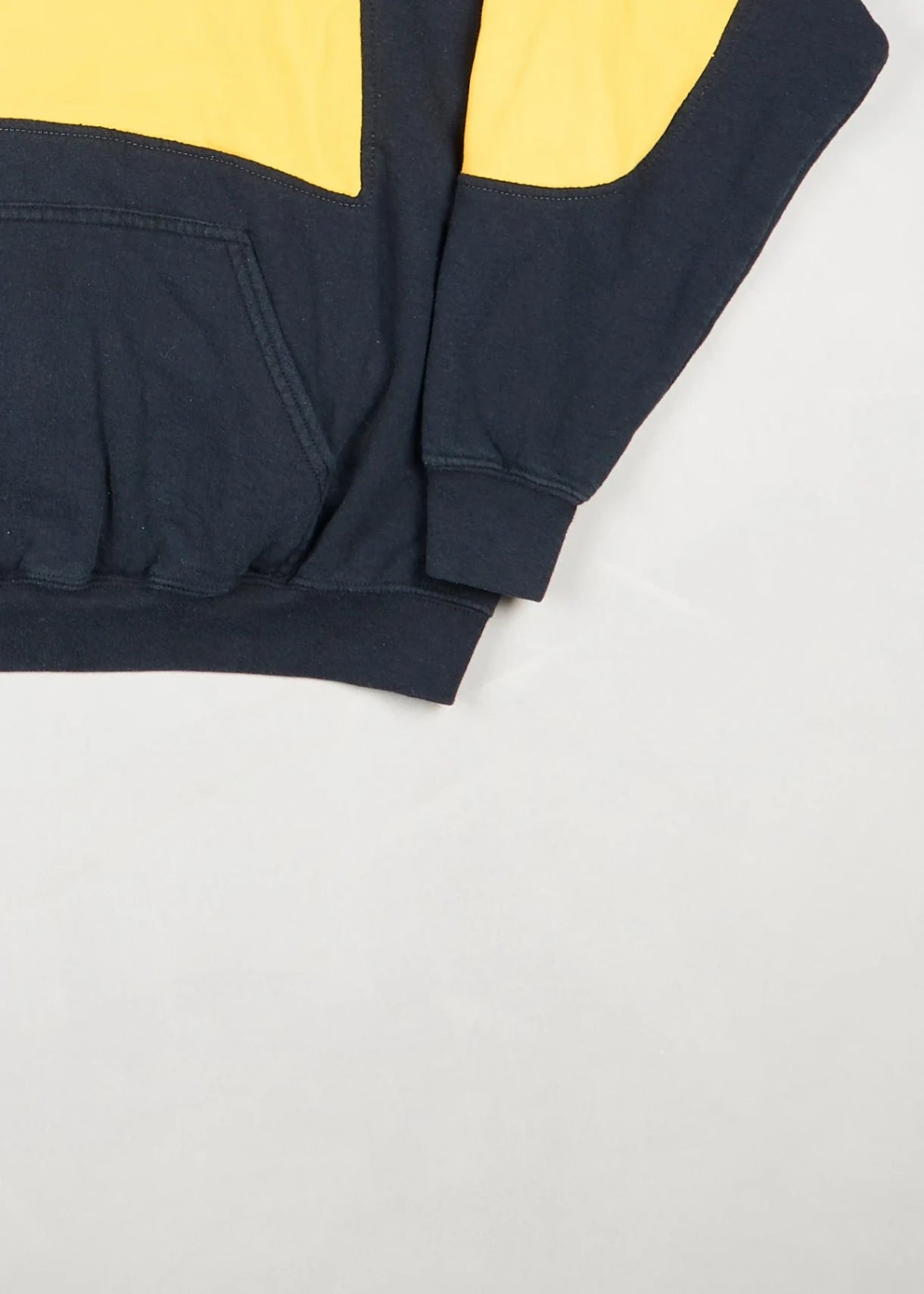 Champion - Hoodie (M) Bottom Right