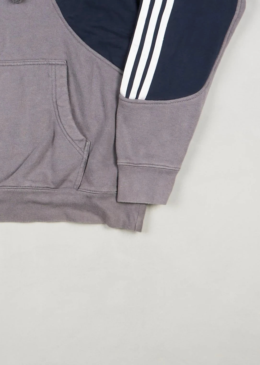 Adidas - Hoodie (L) Bottom Right