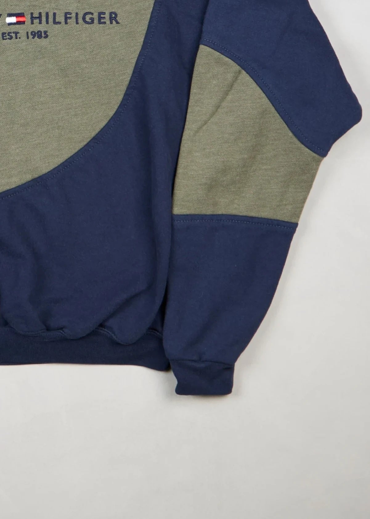 Tommy Hilfiger - Sweatshirt (L) Bottom Right