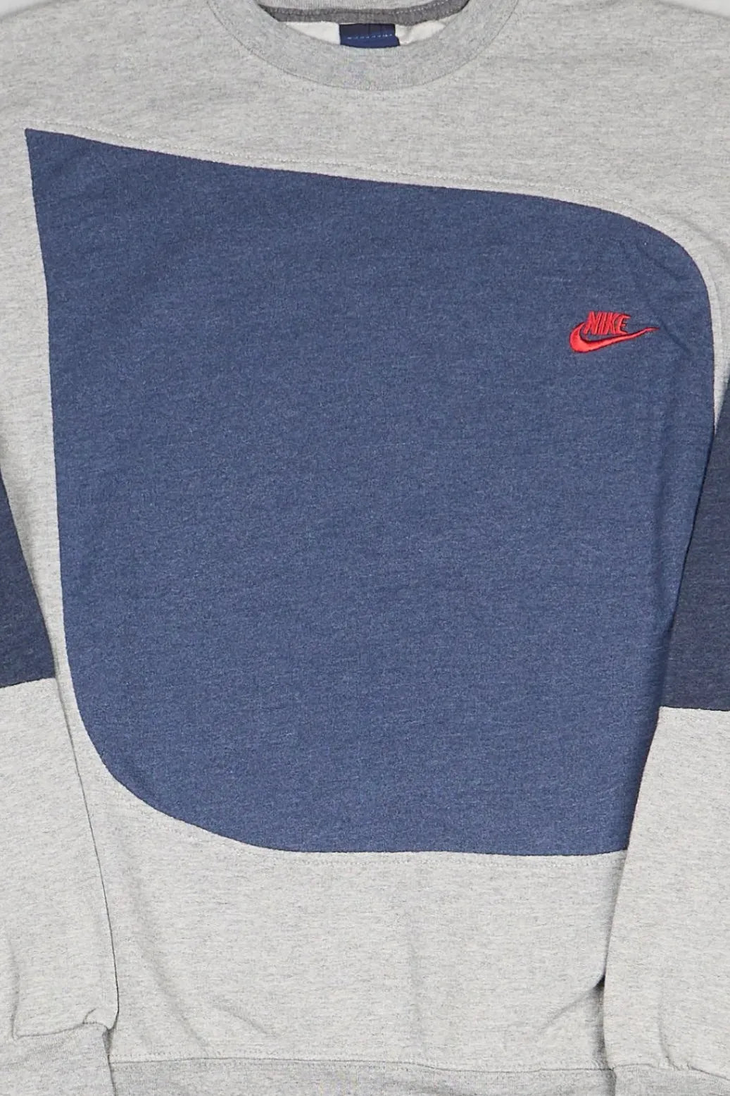 Nike - Renewed Sweatshirt (L) Center