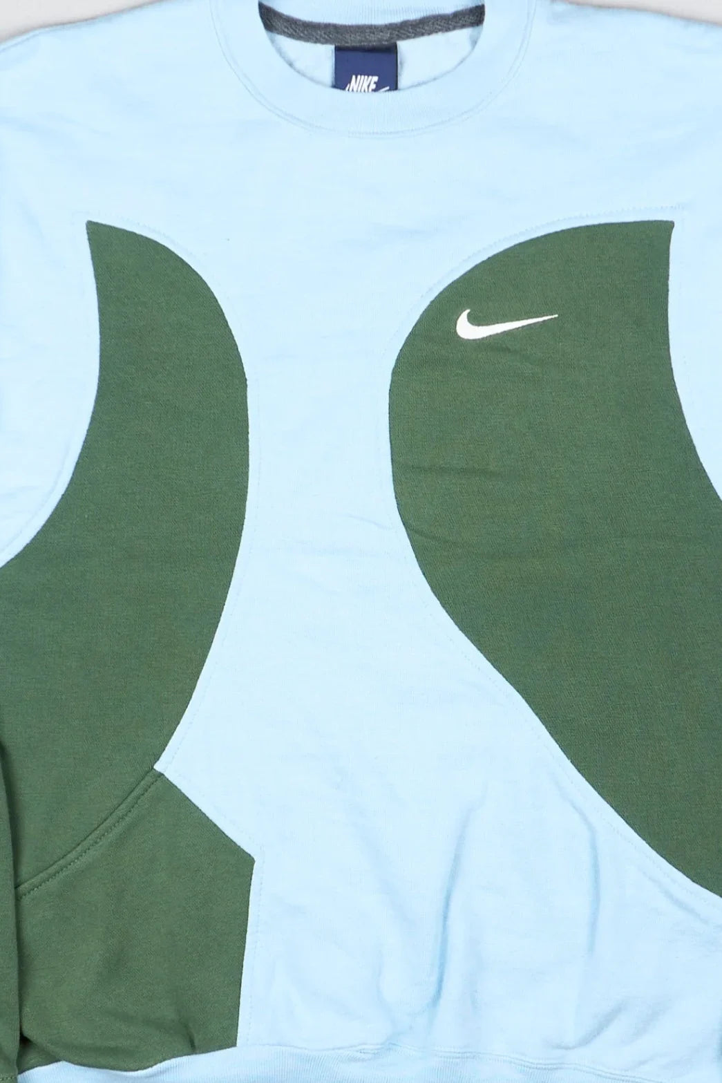 Nike - Renewed Sweatshirt (L) Center