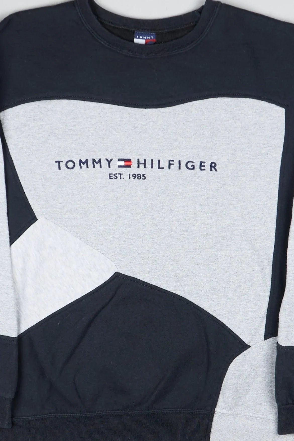 Tommy Hilfiger - Renewed Sweatshirt (XL) Center