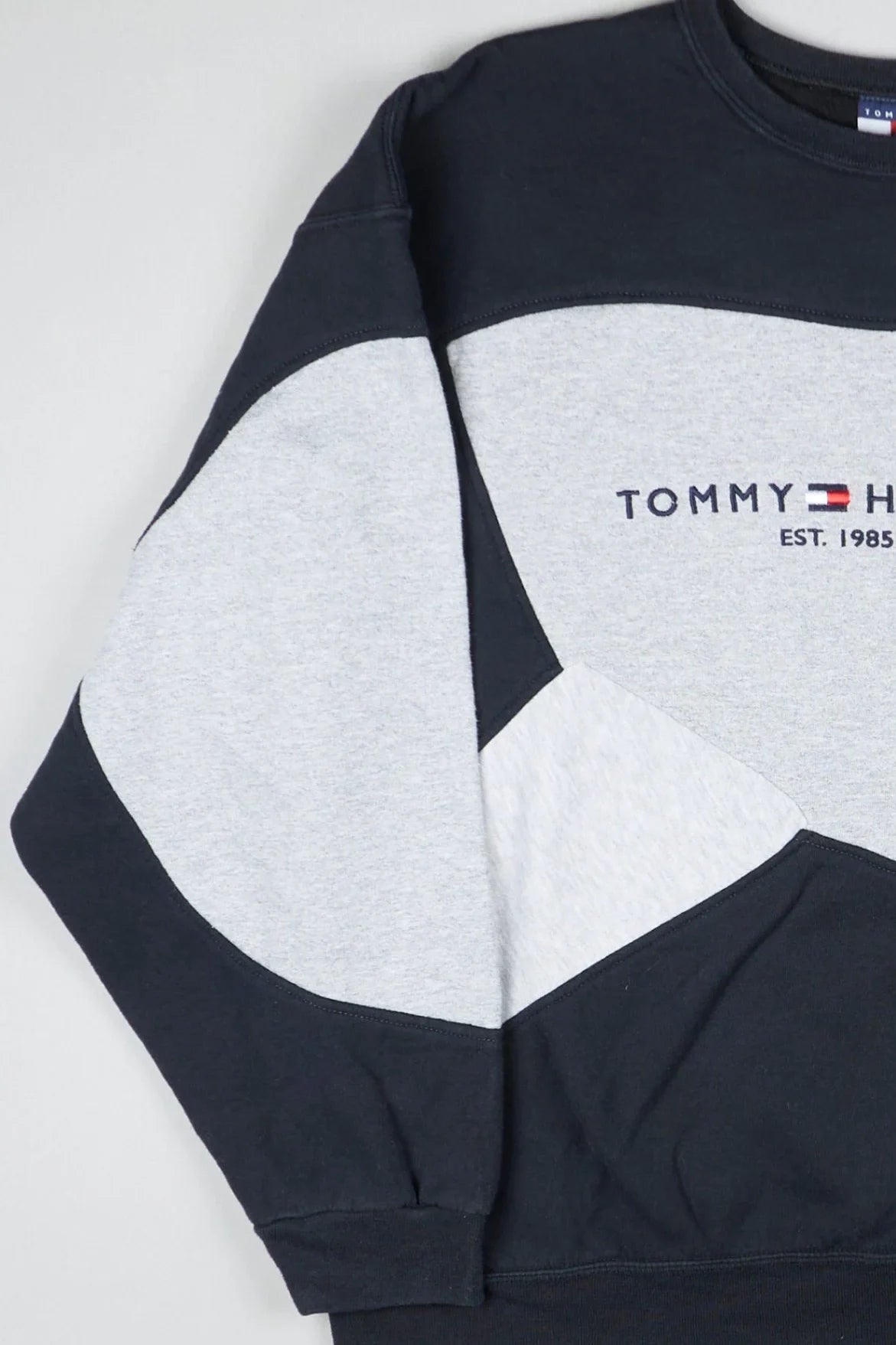 Tommy Hilfiger - Renewed Sweatshirt (XL) Left