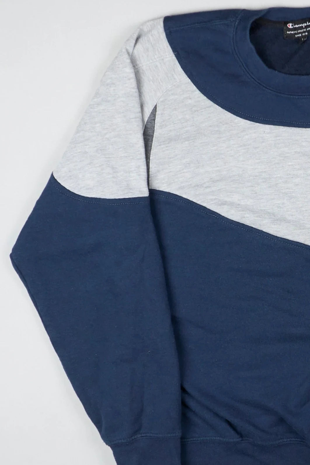 Champion - Renewed Sweatshirt (L) Left